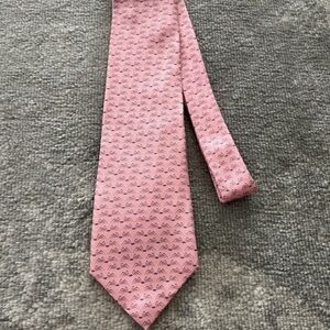 Vineyard Vines Pink Mens Necktie 100% Silk Spider All Over Print Tie
